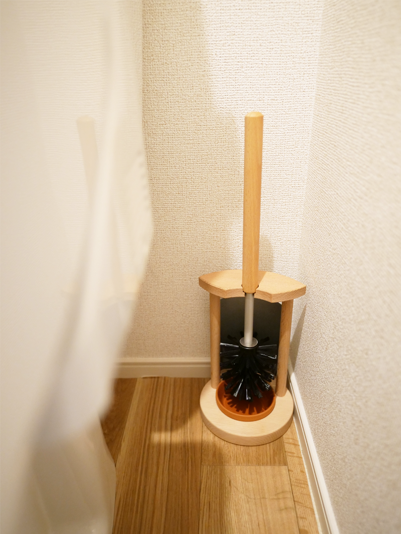 REDECKERの木製トイレブラシ - 少ない物ですっきり暮らす