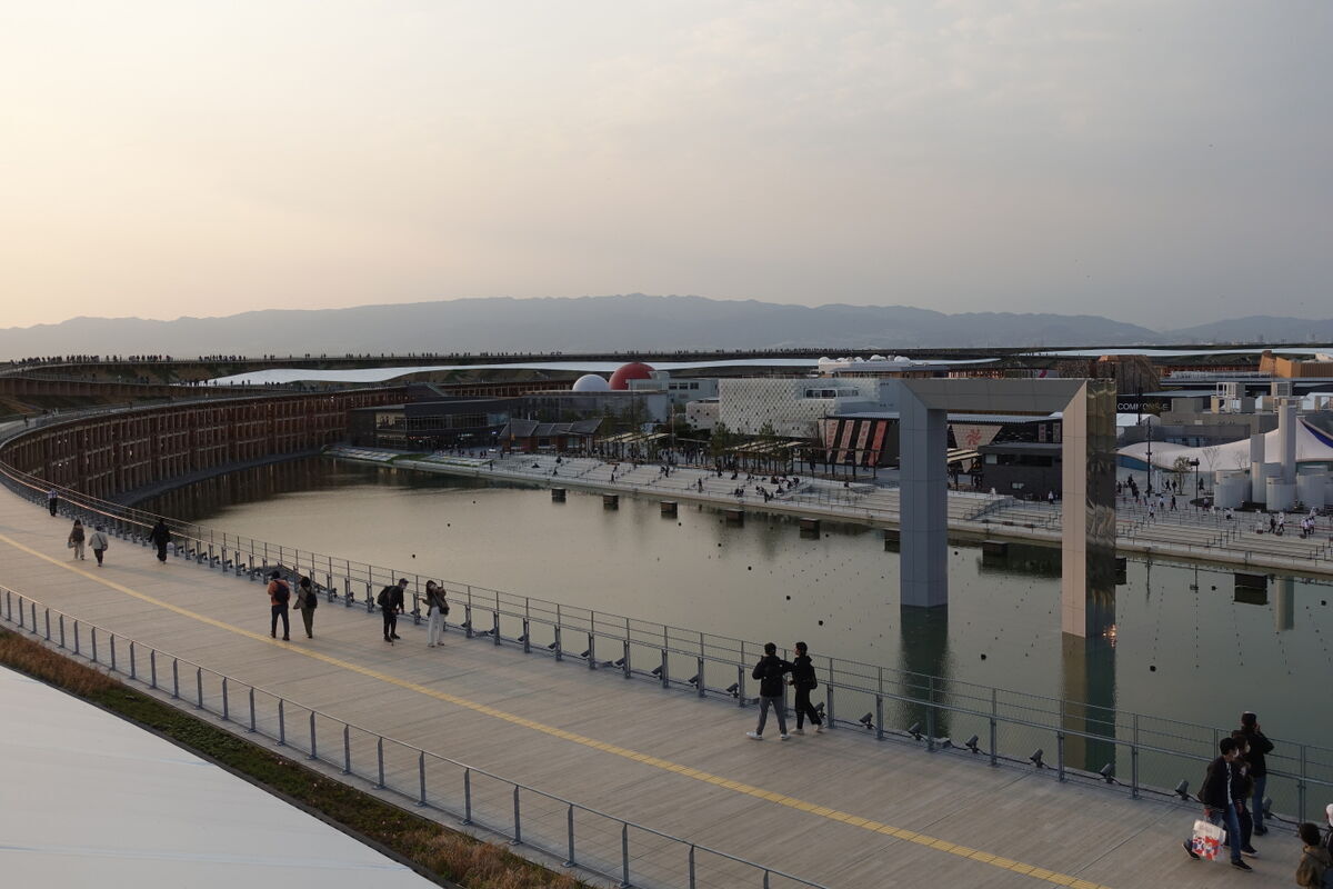 ケチケチ旅行で楽しむ大阪・関西万博～水上ショー、下から見るか？ 横