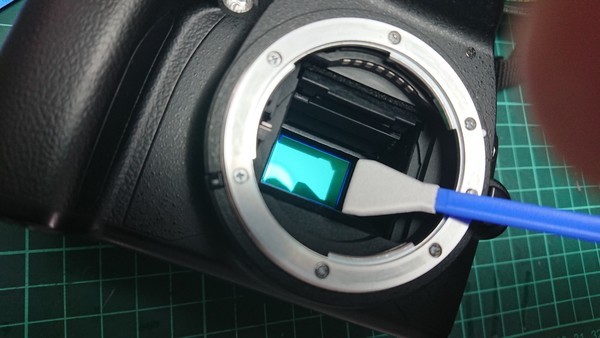 NIKON D40X 【訳あり】（ミラー内にホコリ汚れ有り） ミラーやローパスフィルターの汚れ』 ニコン D40 ボディ のクチコミ