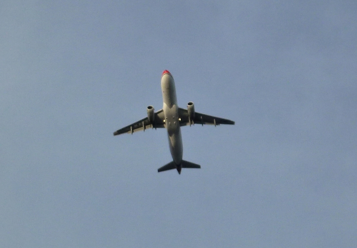 離陸直後の旅客機