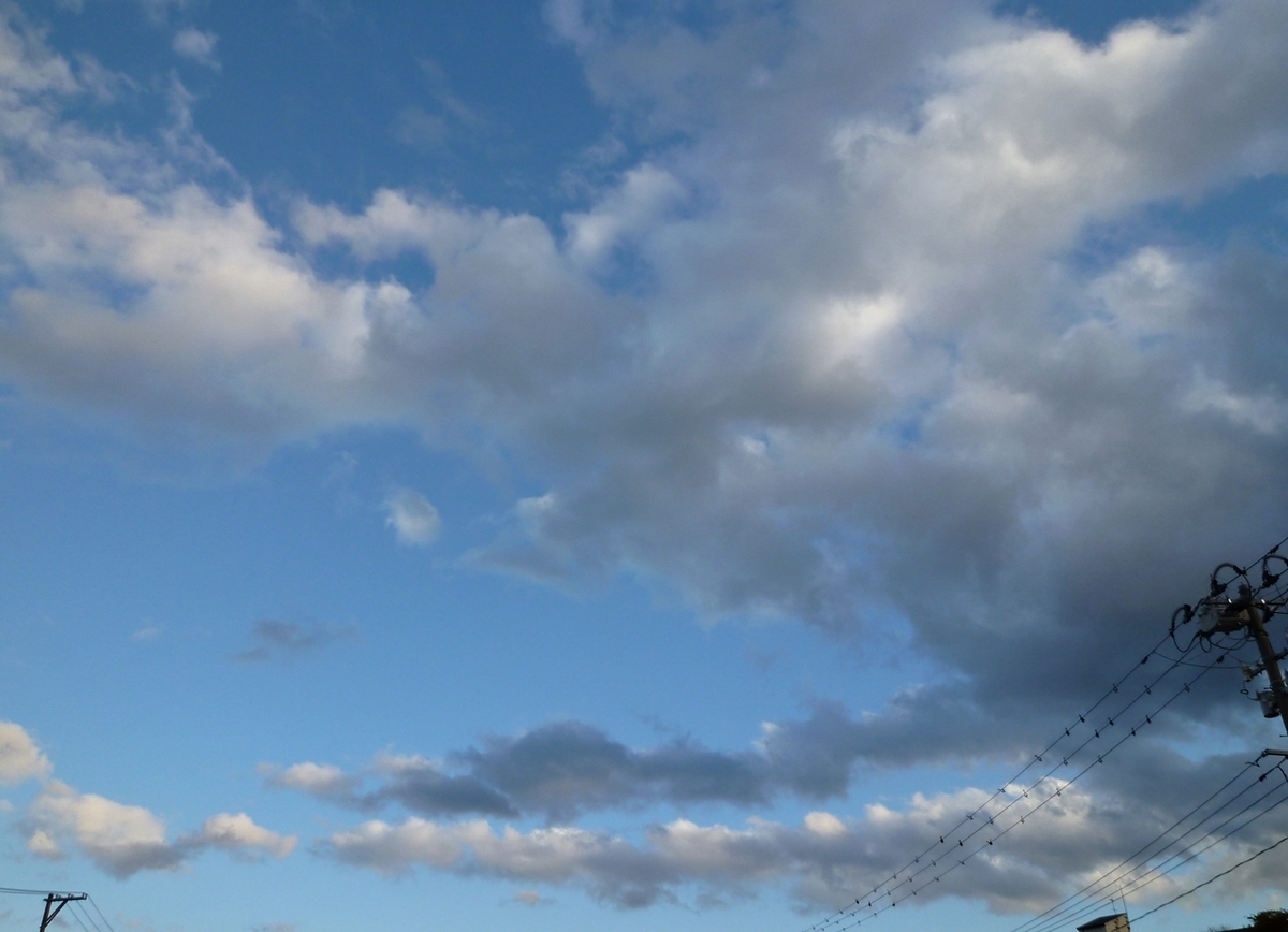 初冬の表情豊かな雲と空