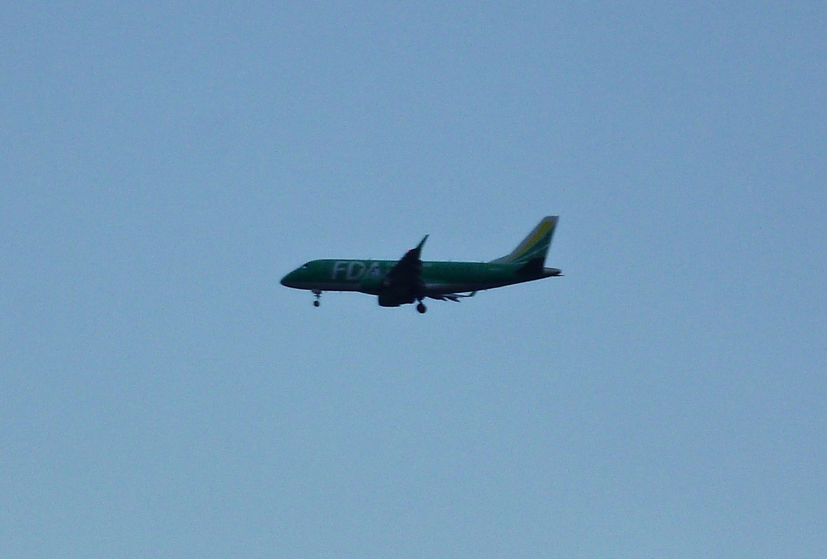 ジェット旅客機　着陸態勢
