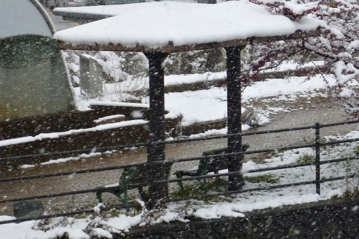 雪のベンチ