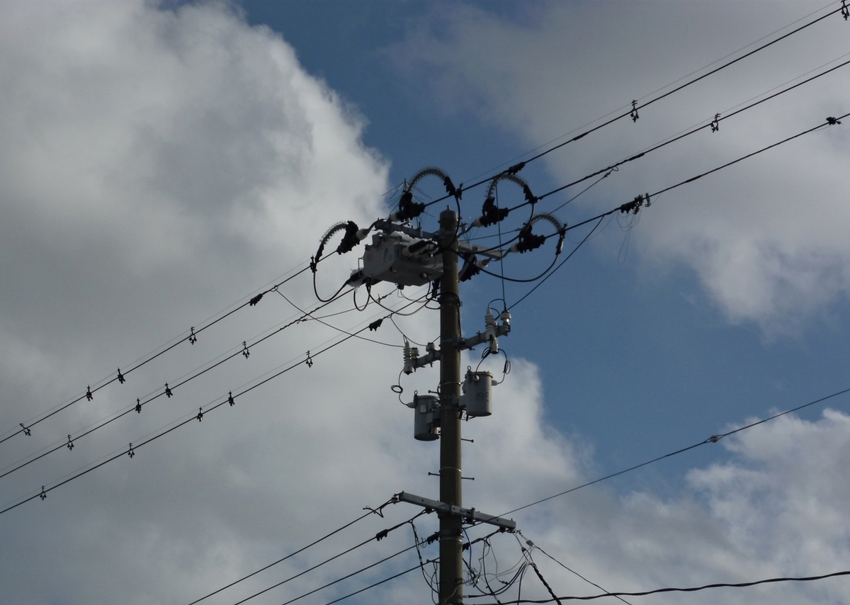 今日の電柱と空