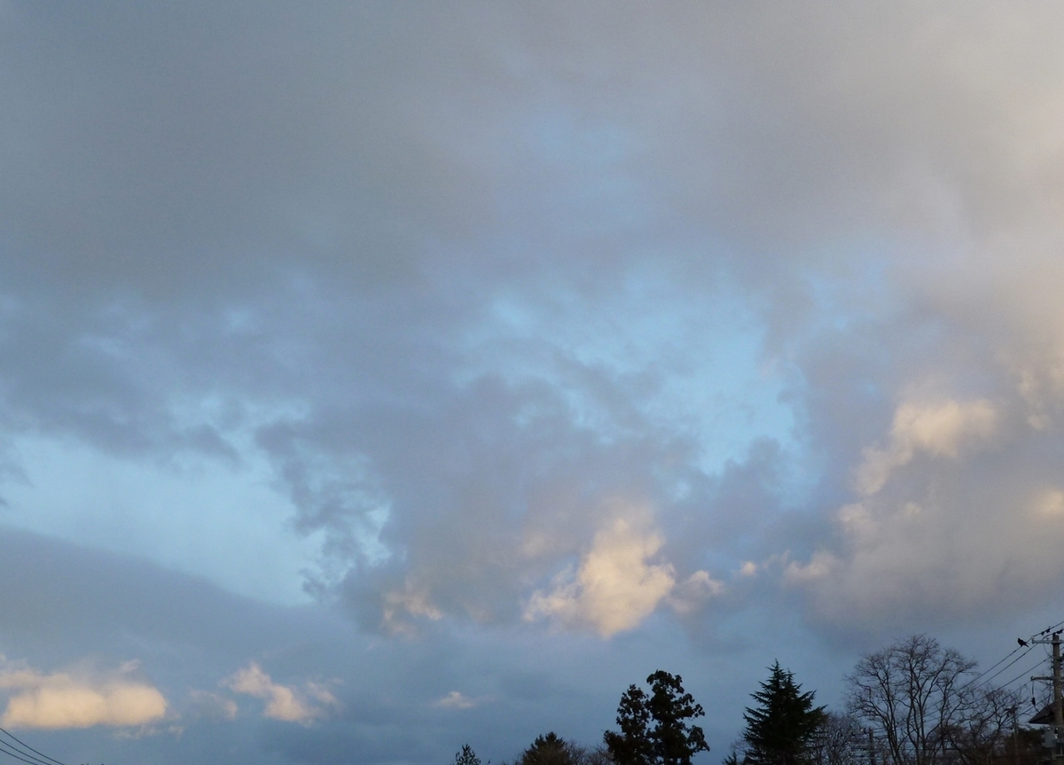 早朝の空と雲