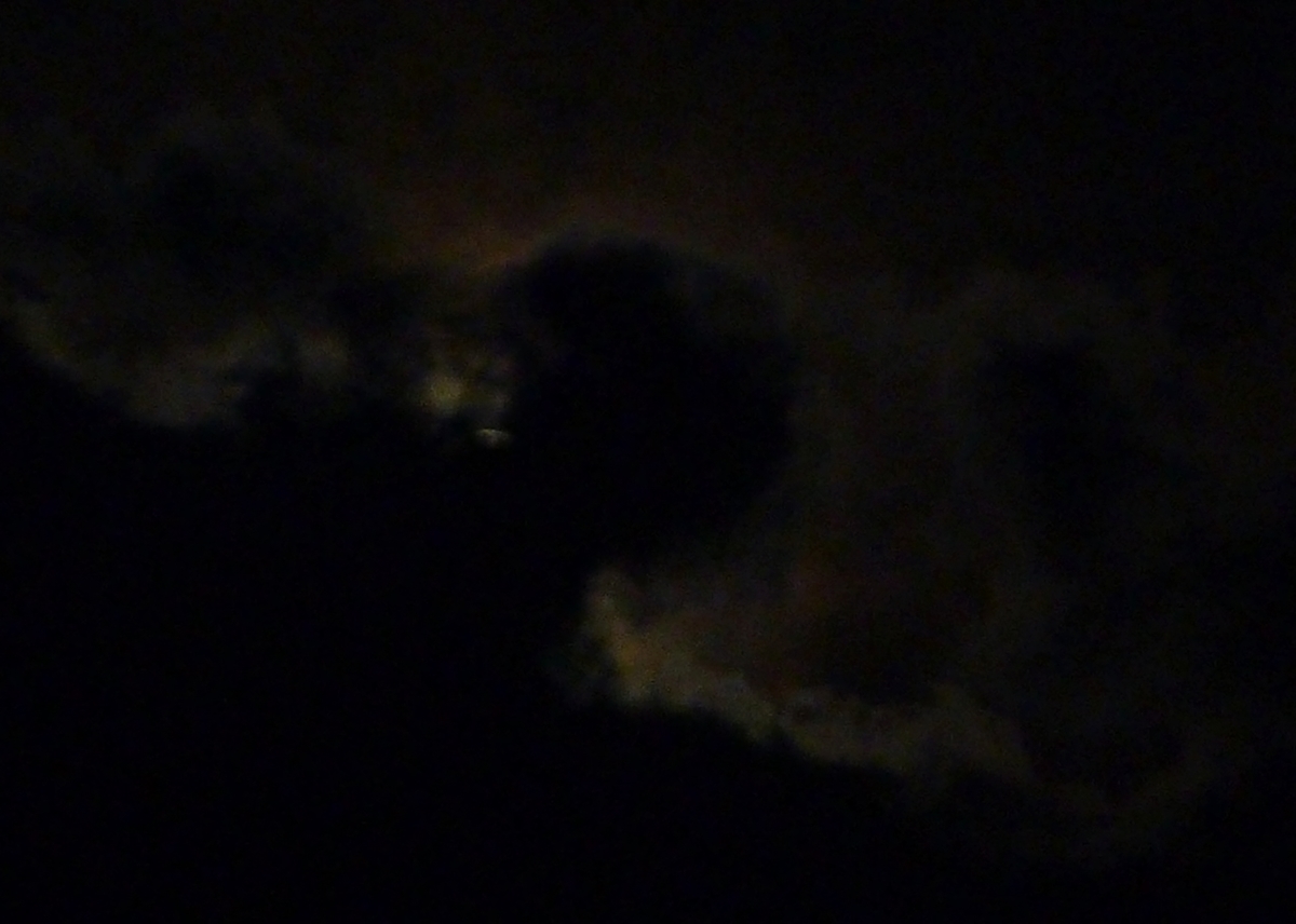 月 隠れ 隠され 隠す 雲