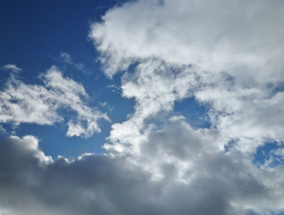 太陽を隠す雲