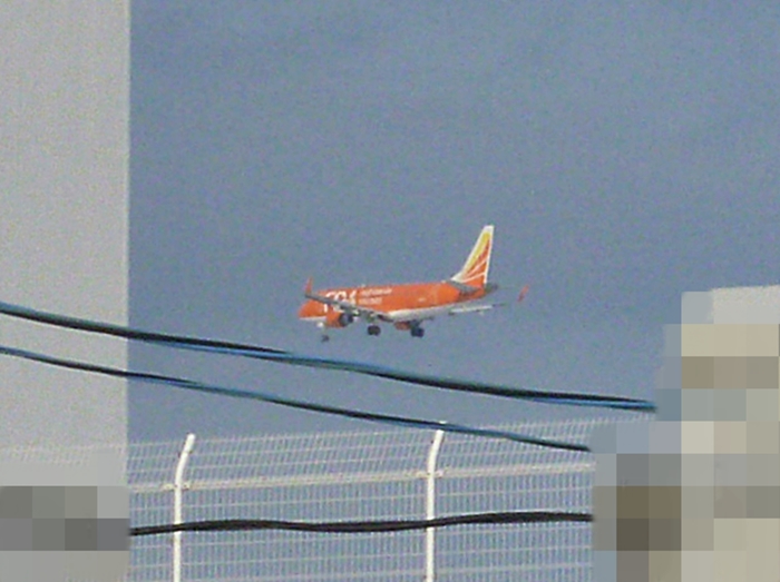 着陸寸前の飛行機