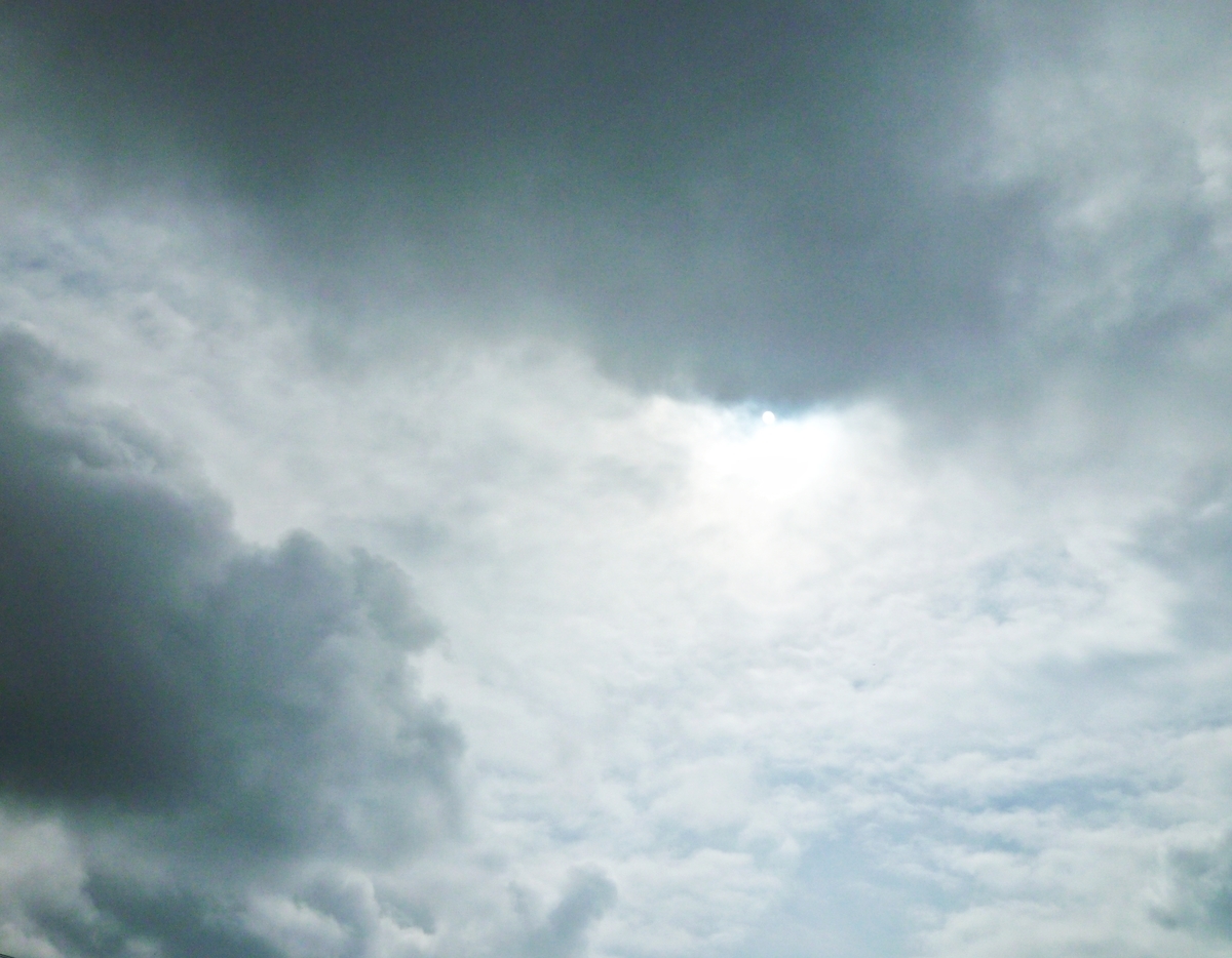 雨雲と太陽