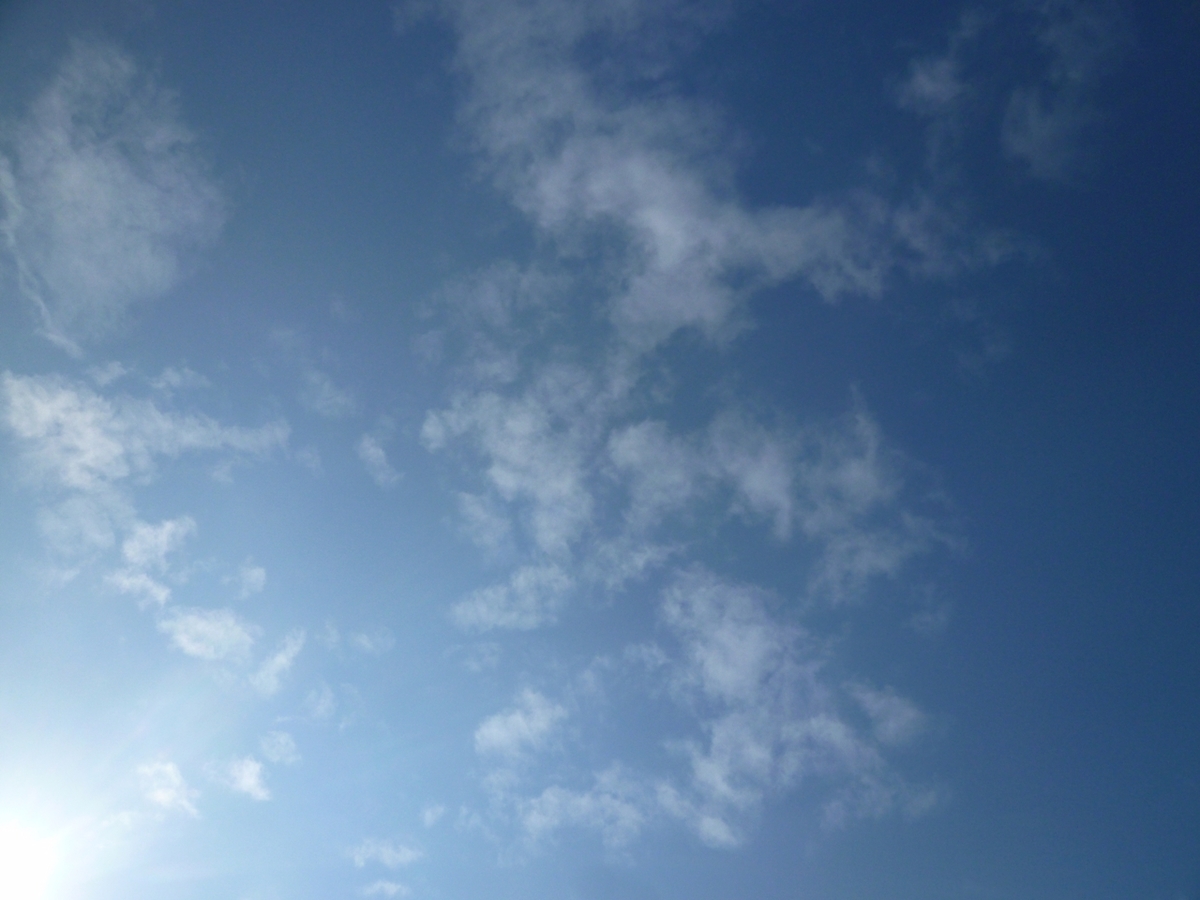 青空と雲と太陽