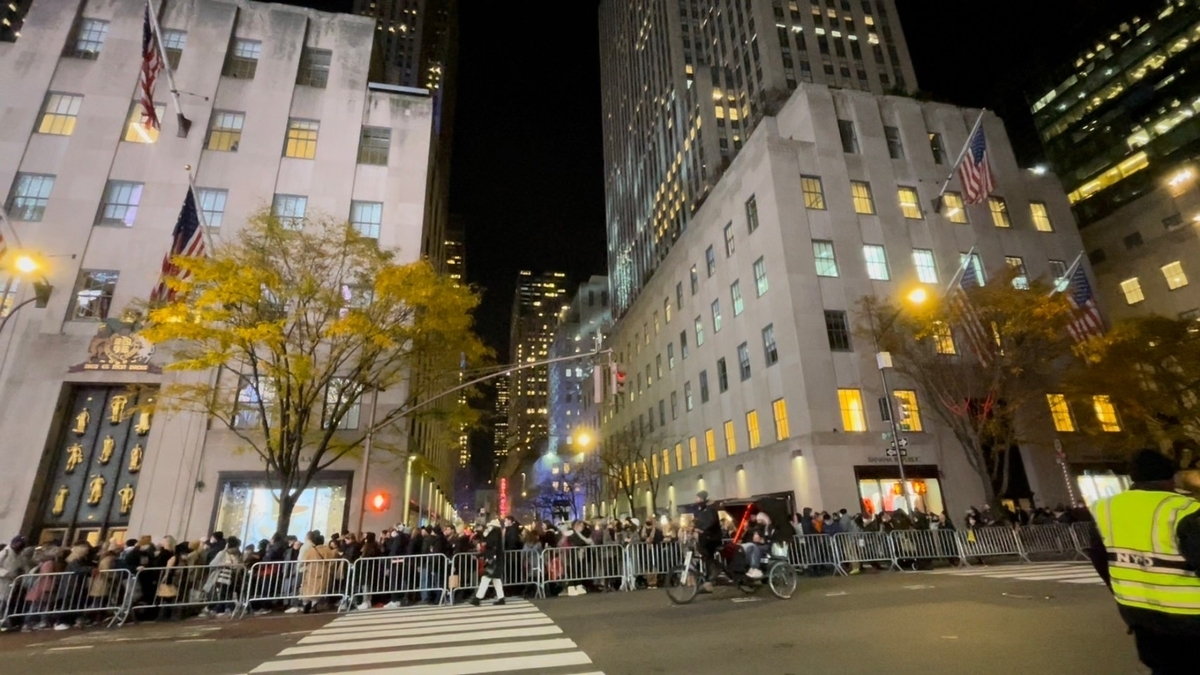 大人気のロックフェラーセンターのクリスマスツリー点灯式へ挑戦 コロナ禍 新婚医師のアメリカ留学記 ニューヨーク州 大人気のロックフェラーセンターのクリスマスツリー点灯式へ挑戦 コロナ禍 新婚医師のアメリカ留学記 ニューヨーク州