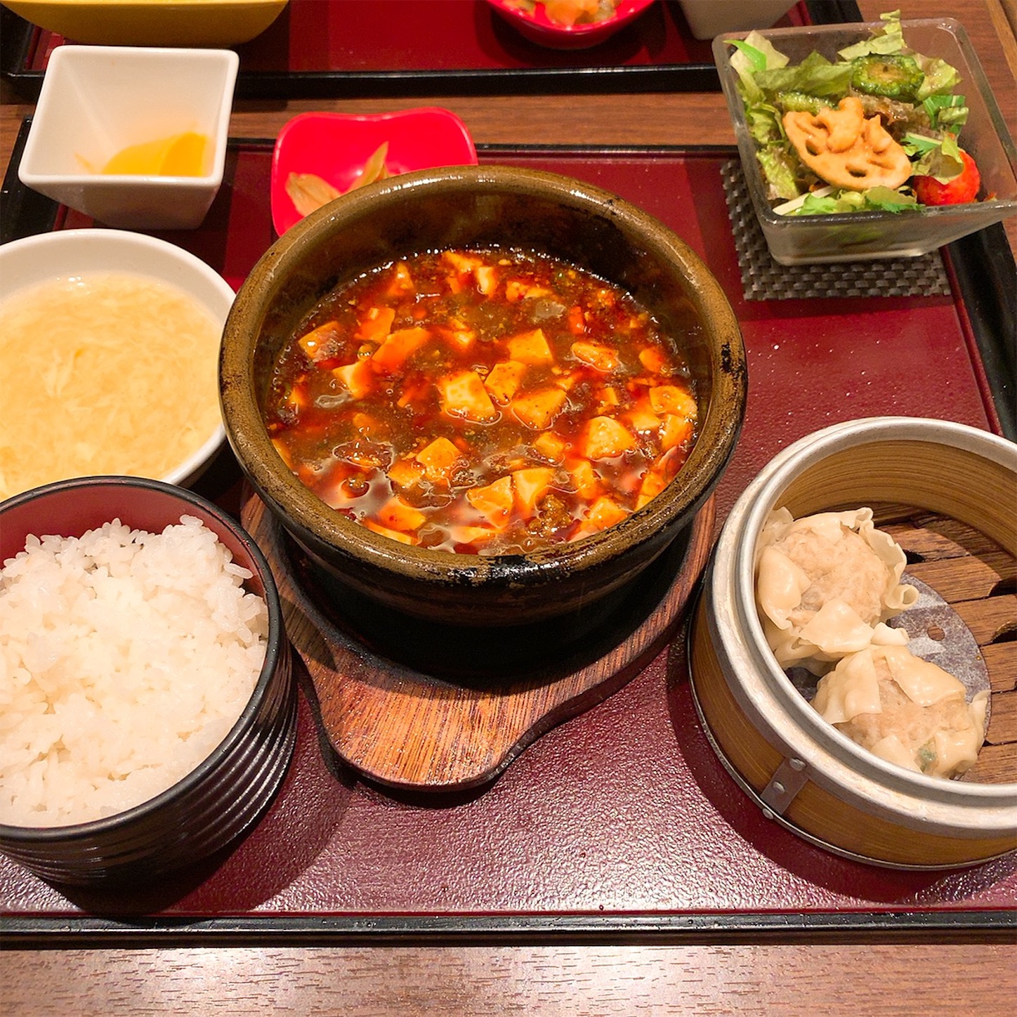 四川餐館の陳麻婆豆腐のセット