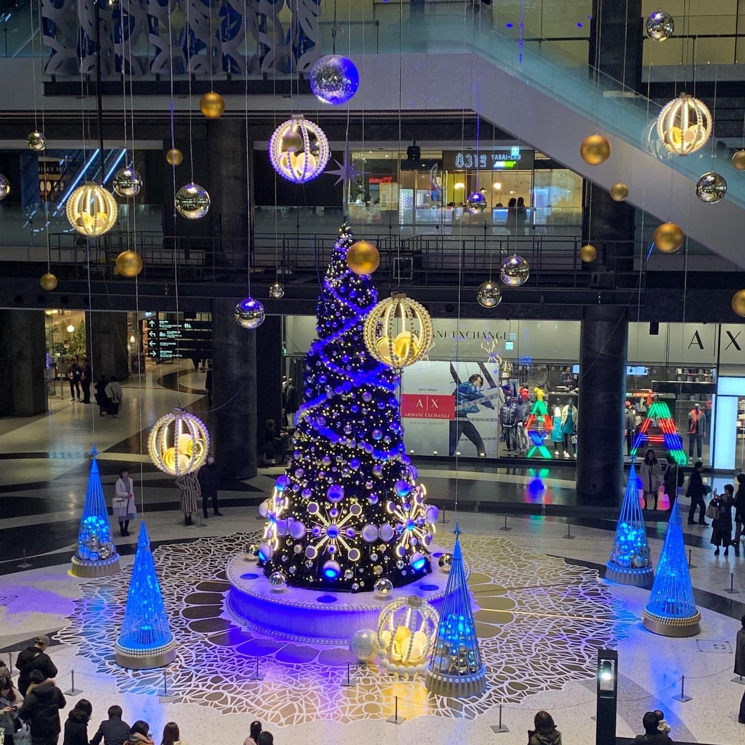 グランフロント大阪のクリスマスツリー グランフロント大阪のクリスマスツリー