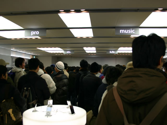 アップルストア心斎橋の店内