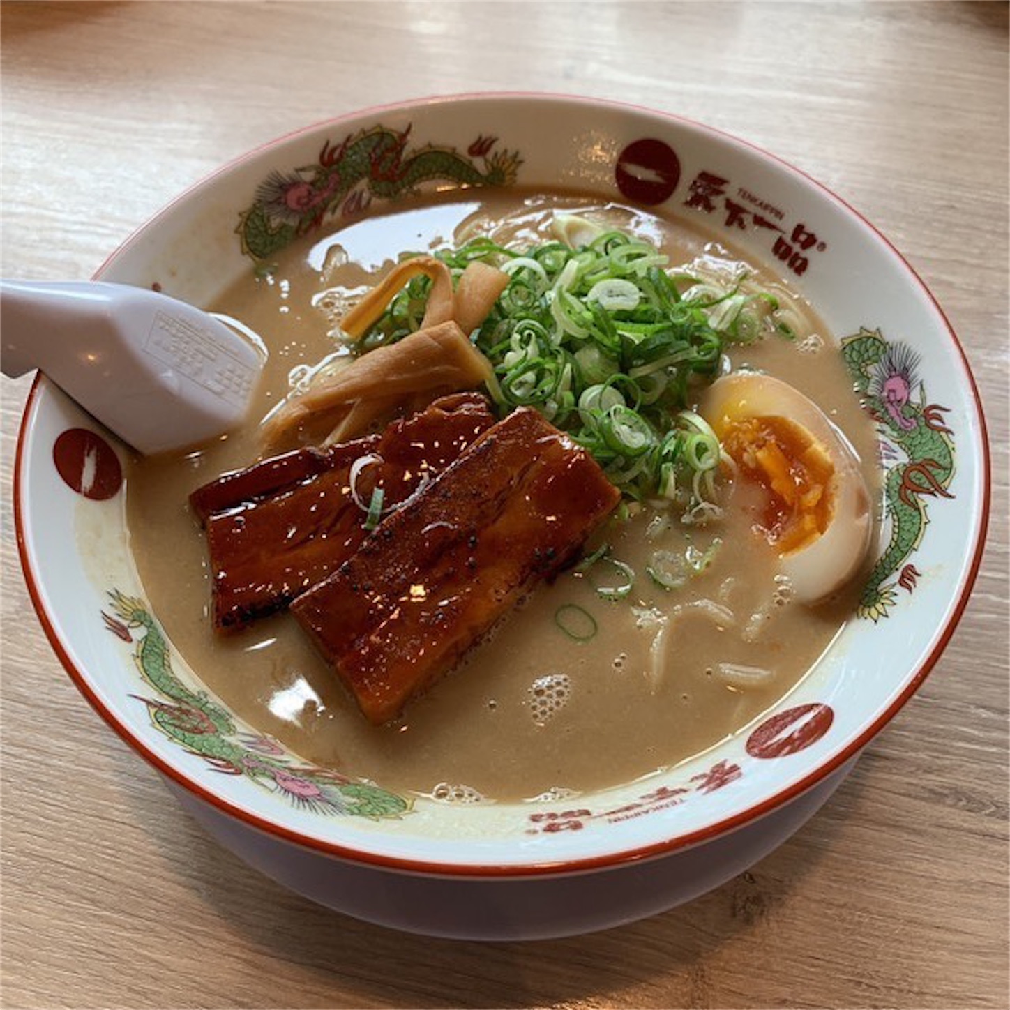 天下一品のトロ玉チャーシュー麺大盛