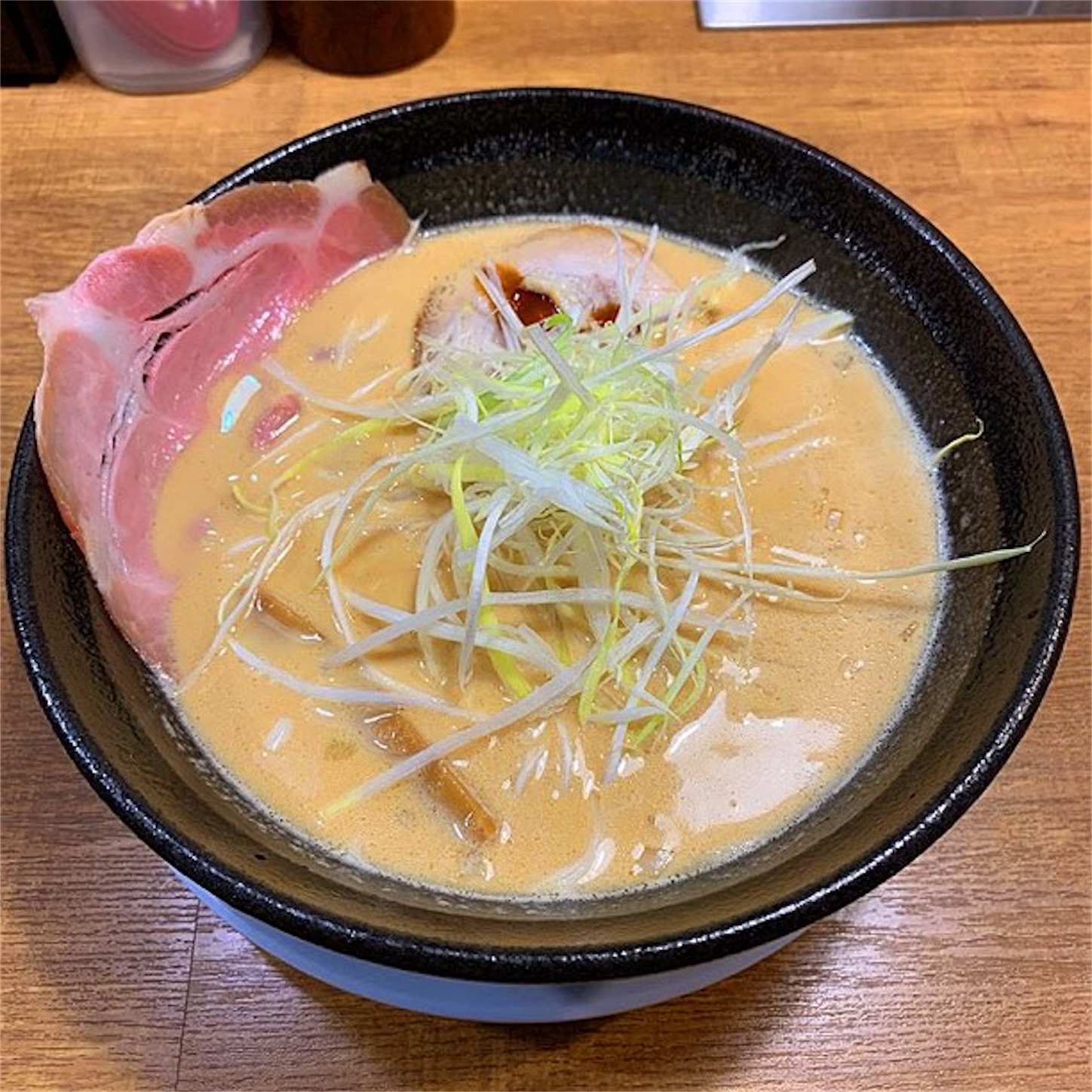 鶏白湯の醤油ラーメン 鶏白湯の醤油ラーメン