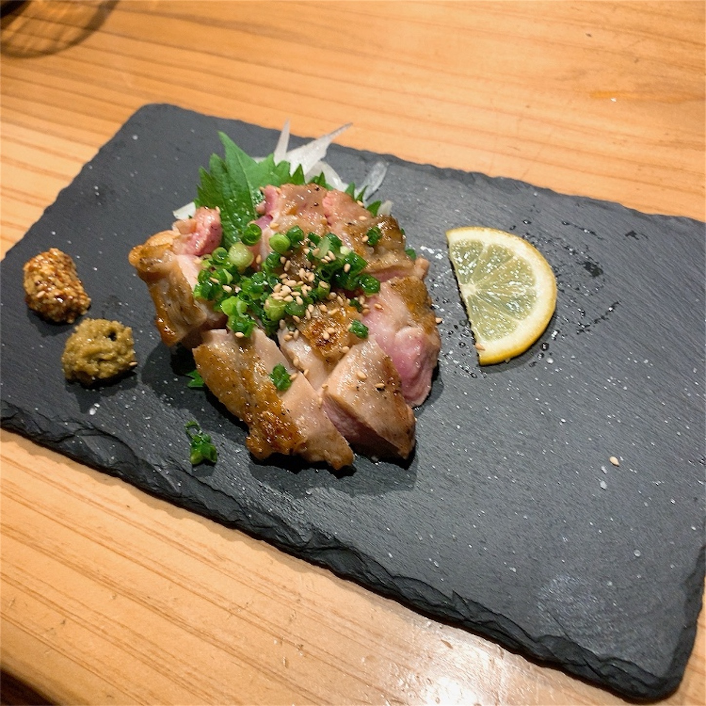 丹波黒どりのモモタタキ 丹波黒どりのモモタタキ