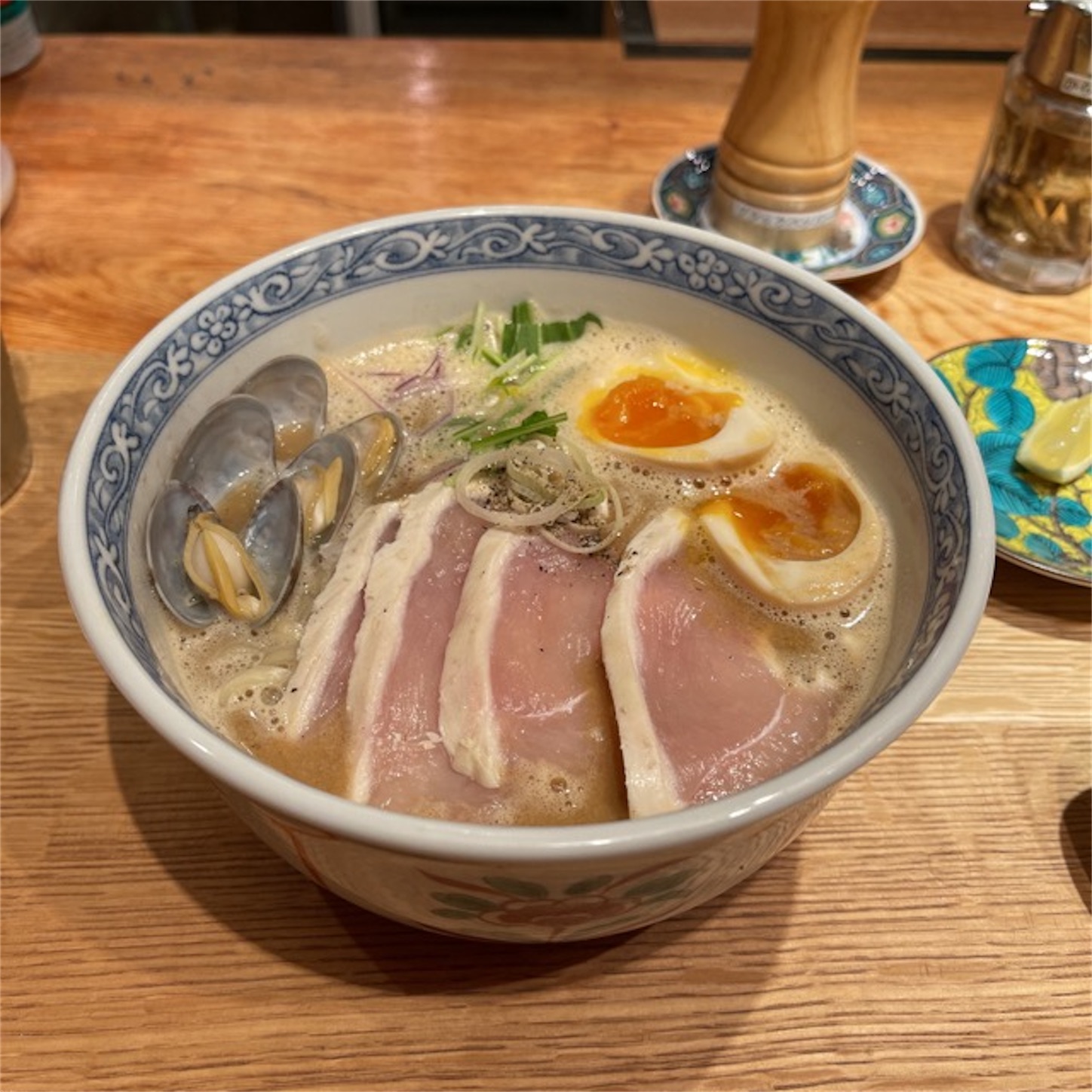 島田製麺食堂の魚貝鶏白湯味玉入り 島田製麺食堂の魚貝鶏白湯味玉入り