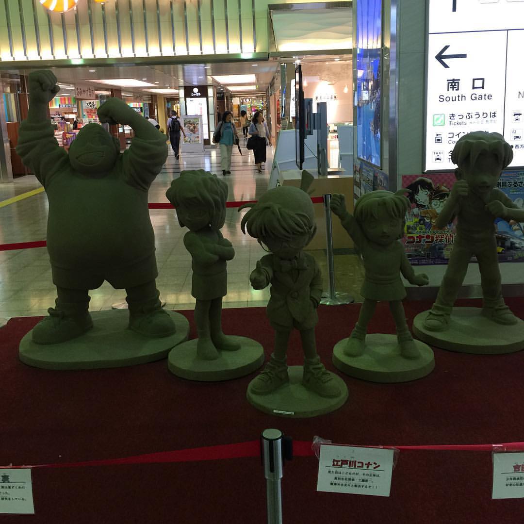 コナンたちの砂の像