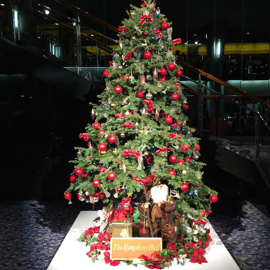 エントランスのクリスマスツリー