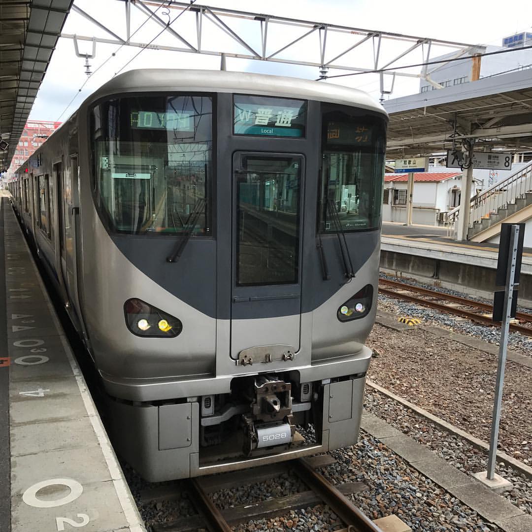 225系