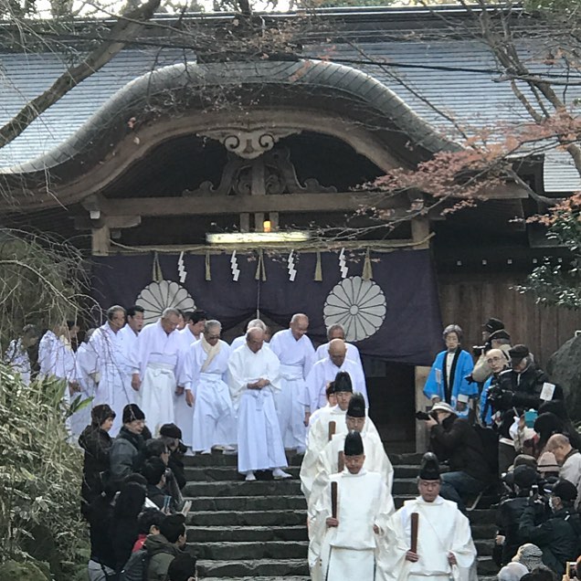 神職と氏子総代の入場