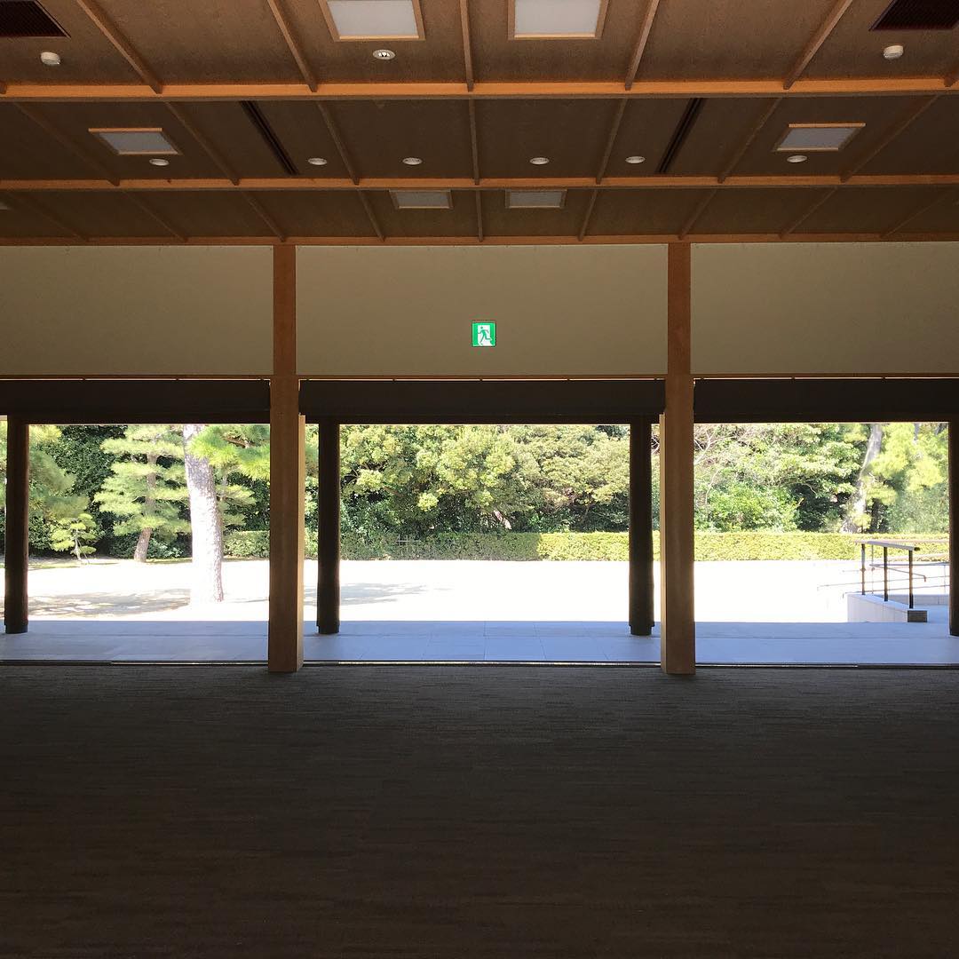 商工奨励館館内