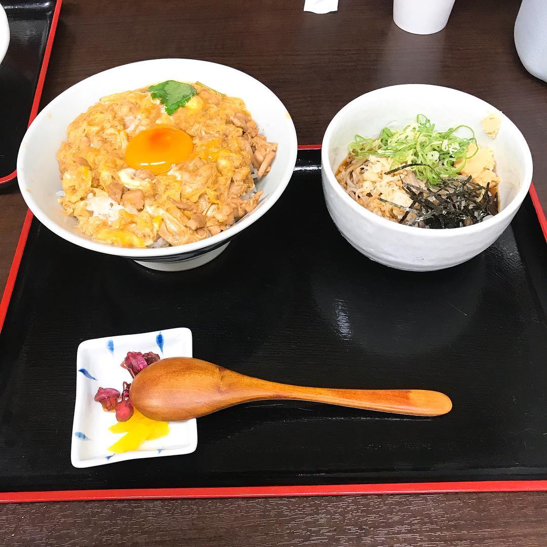 こがらやの親子丼セット