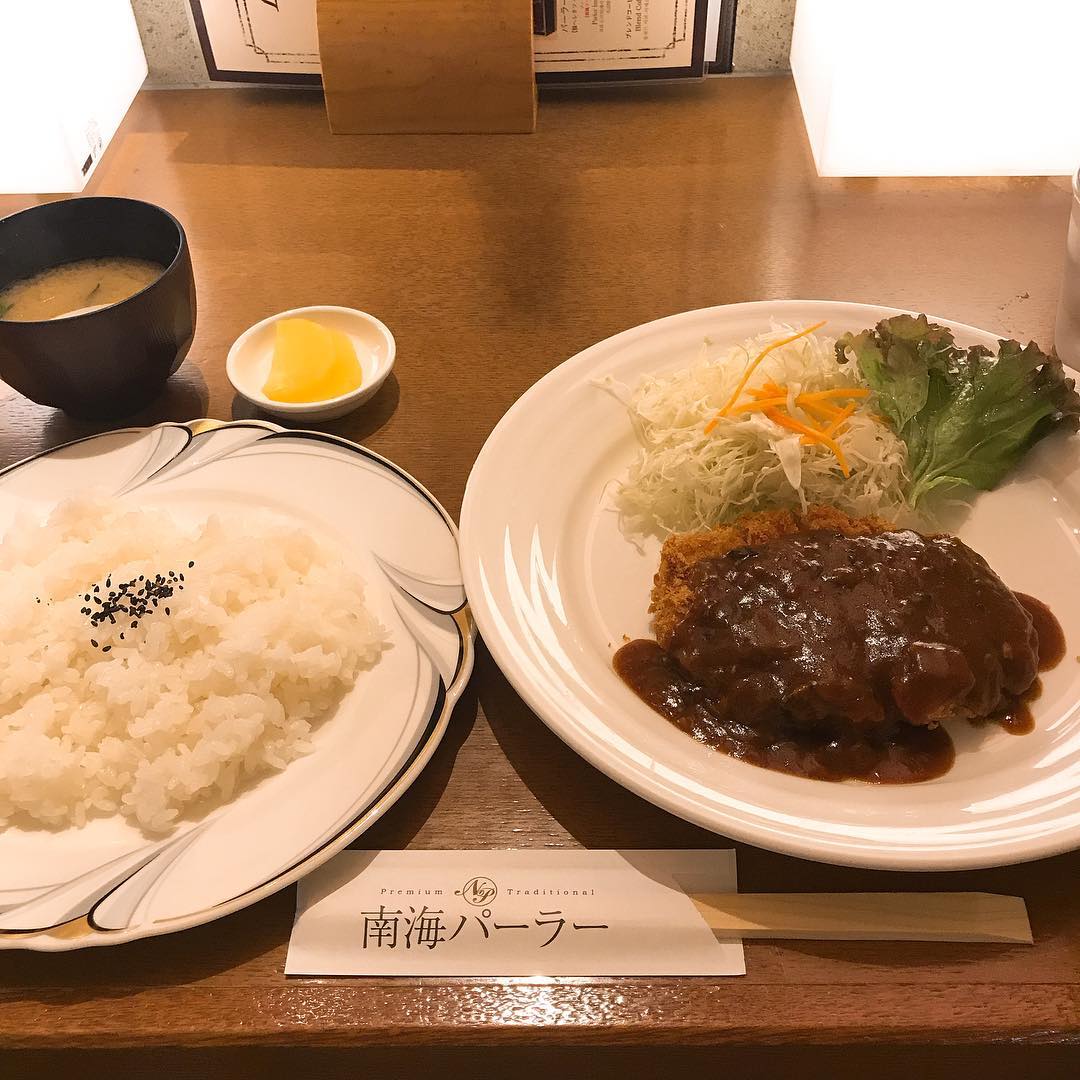 南海パーラーのとんかつランチ