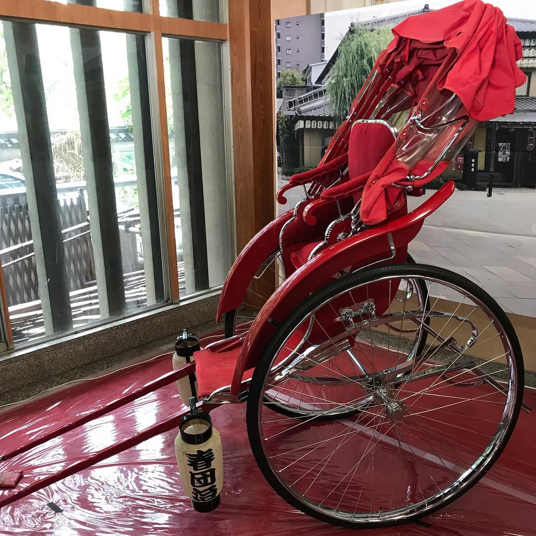 赤い人力車