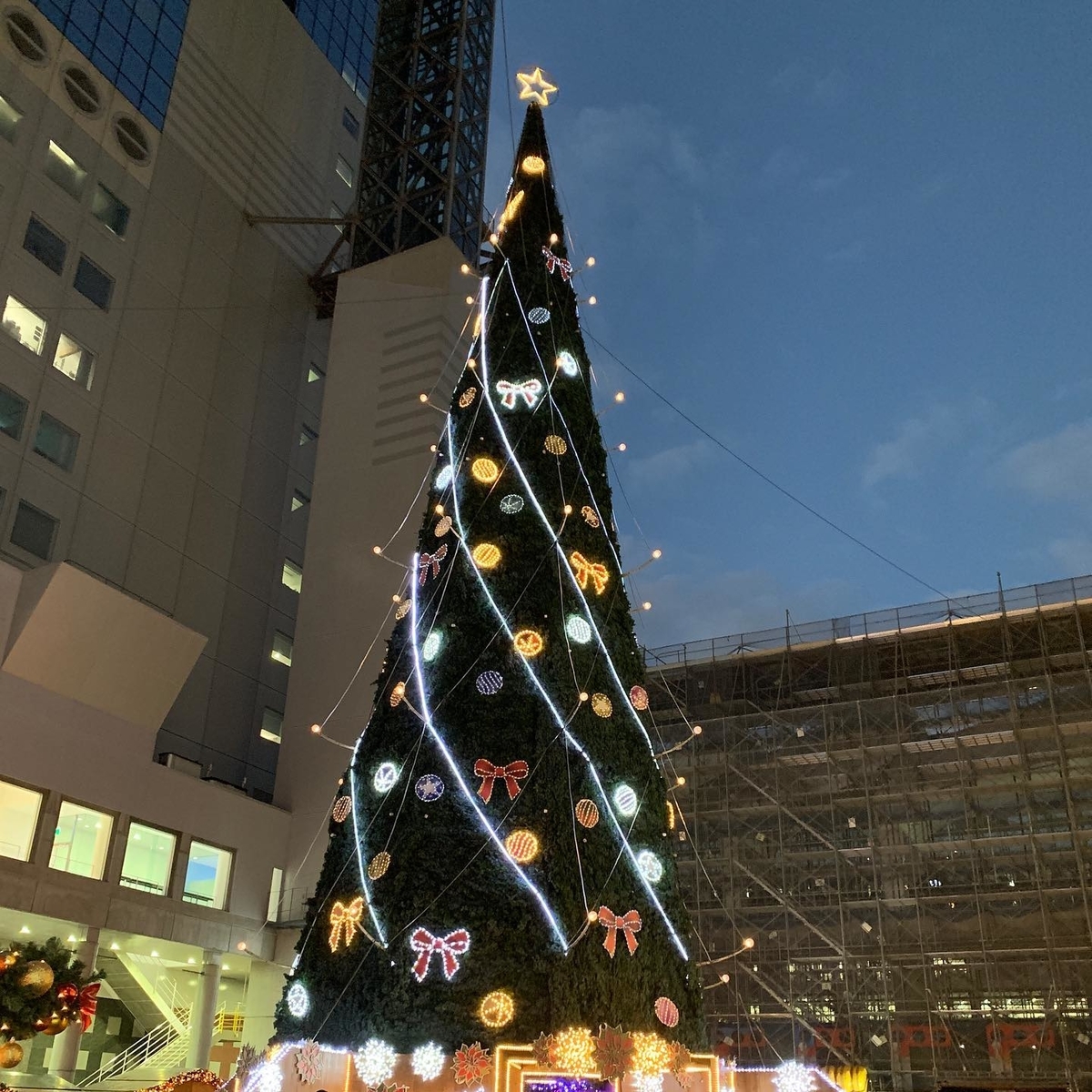 梅田スカイビルのクリスマスツリー 梅田スカイビルのクリスマスツリー