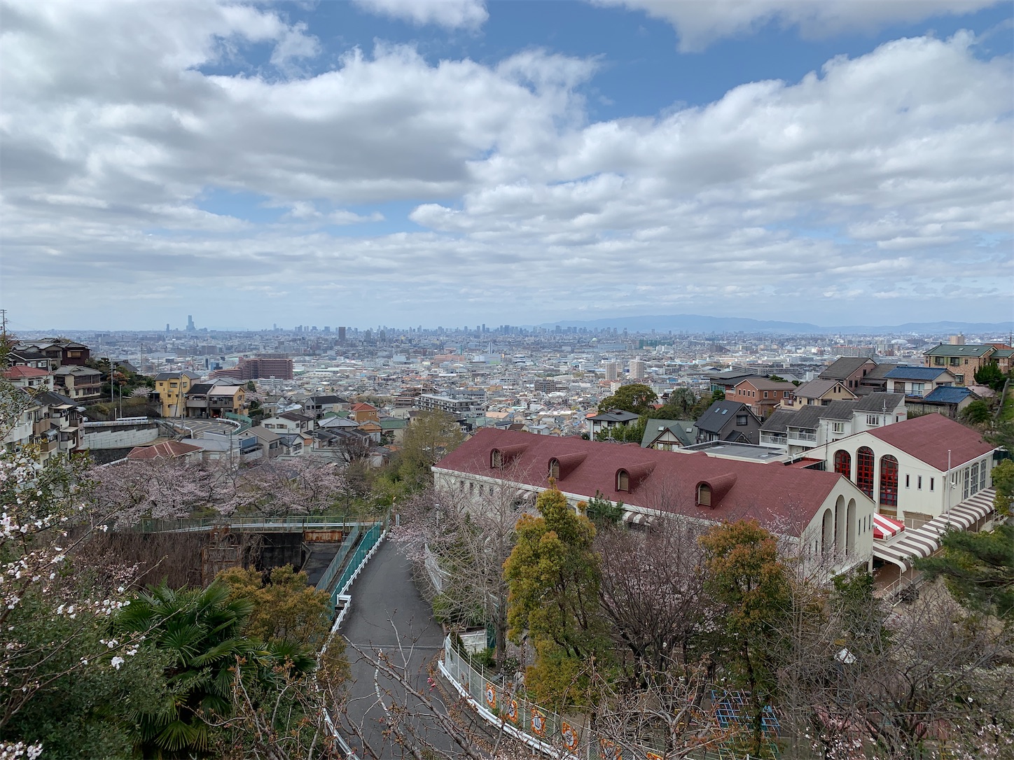 日中に大阪平野を一望