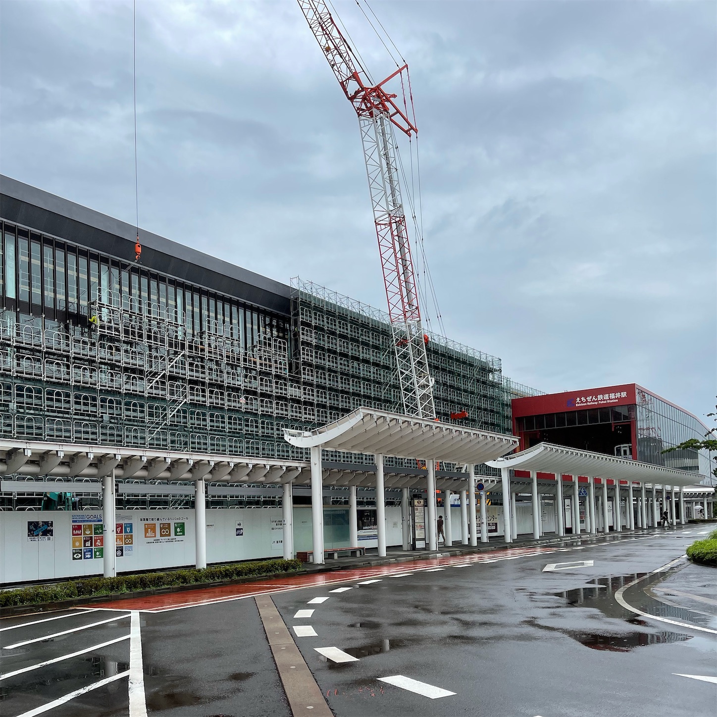 福井駅東口