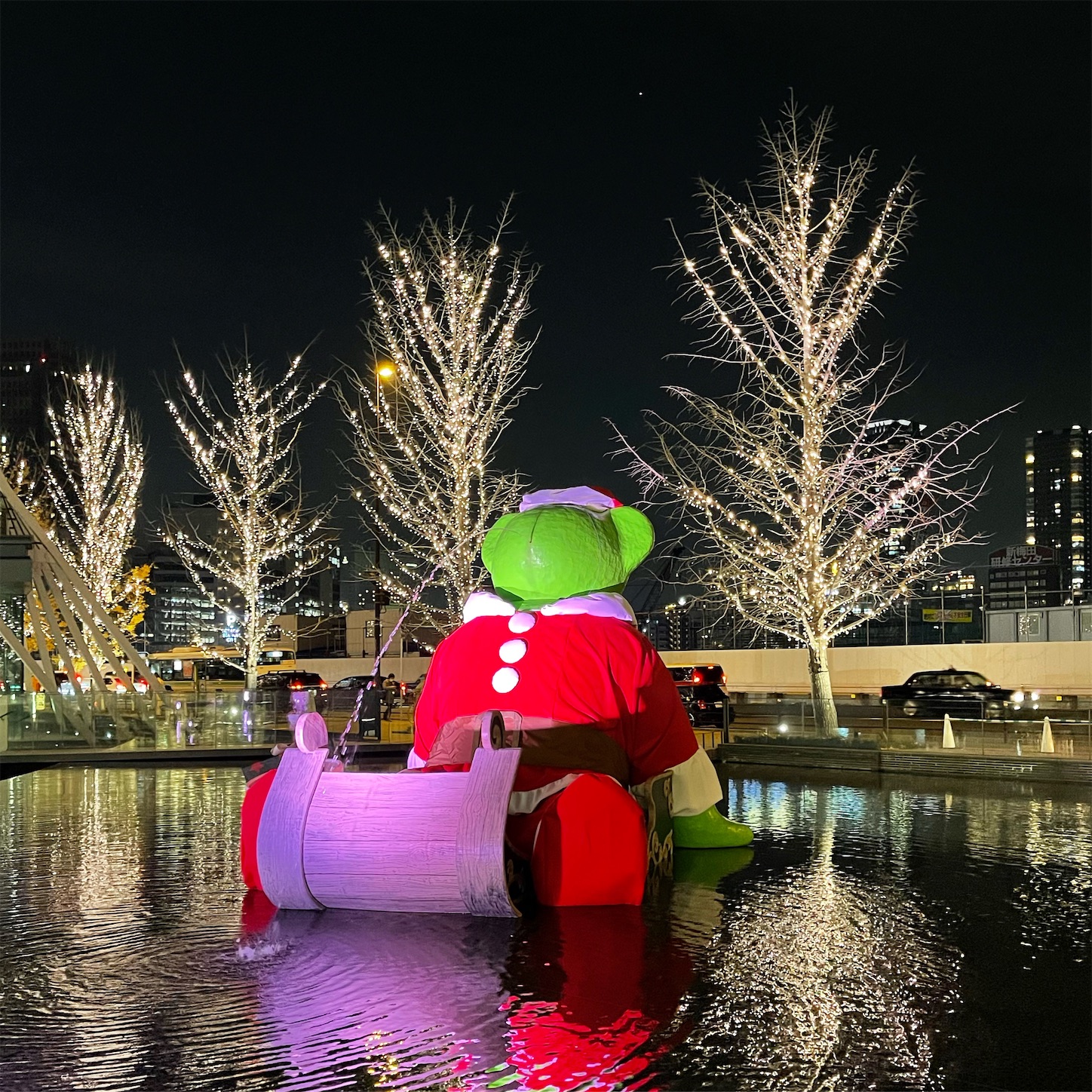 緑のくまのオブジェ