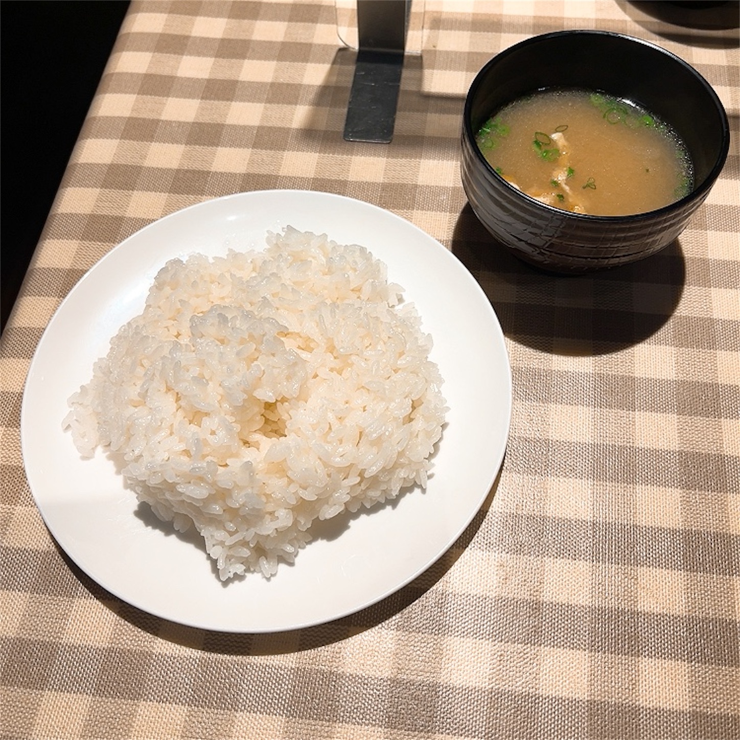 セットのライスとみそ汁