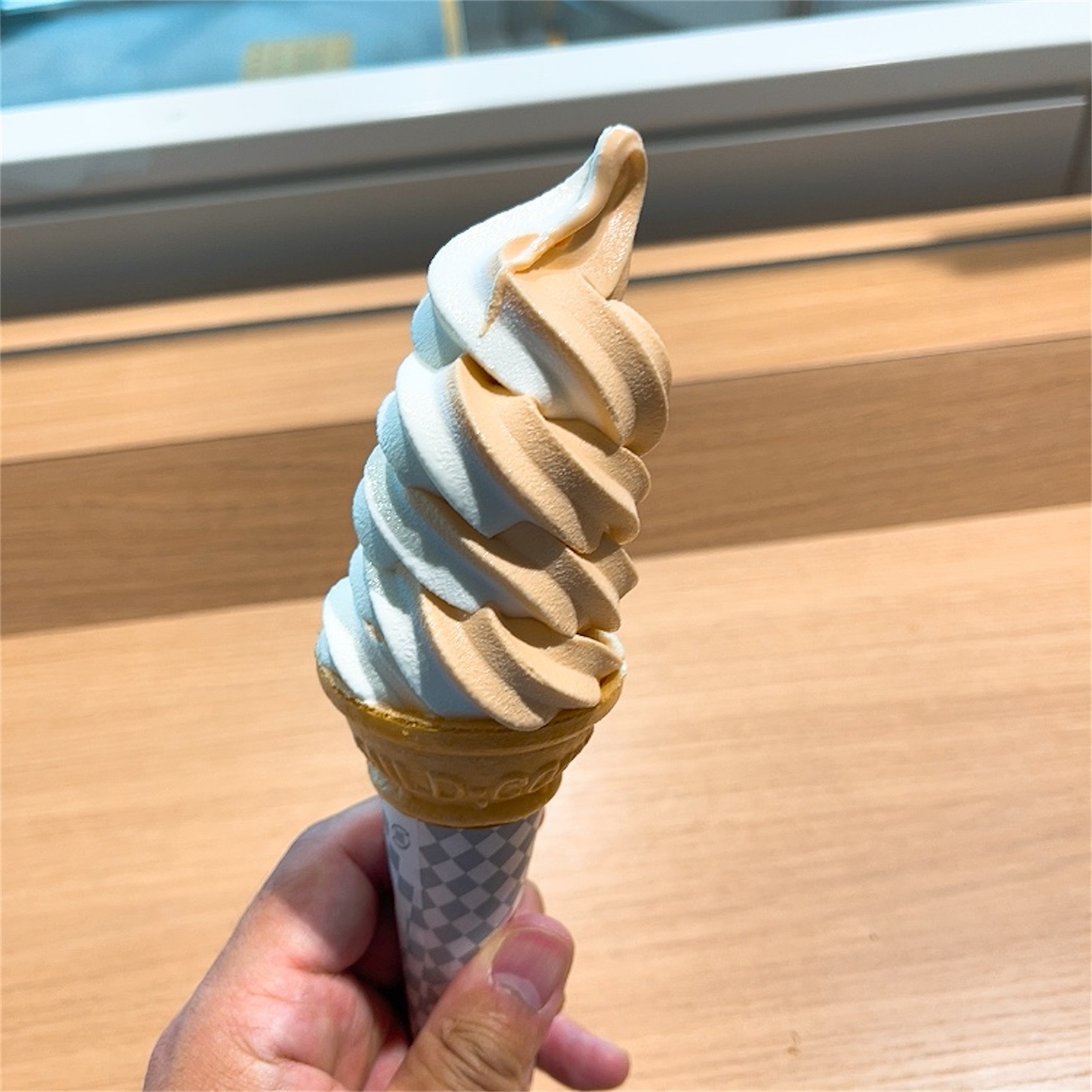 雪印パーラーのメロンミックスソフトクリーム