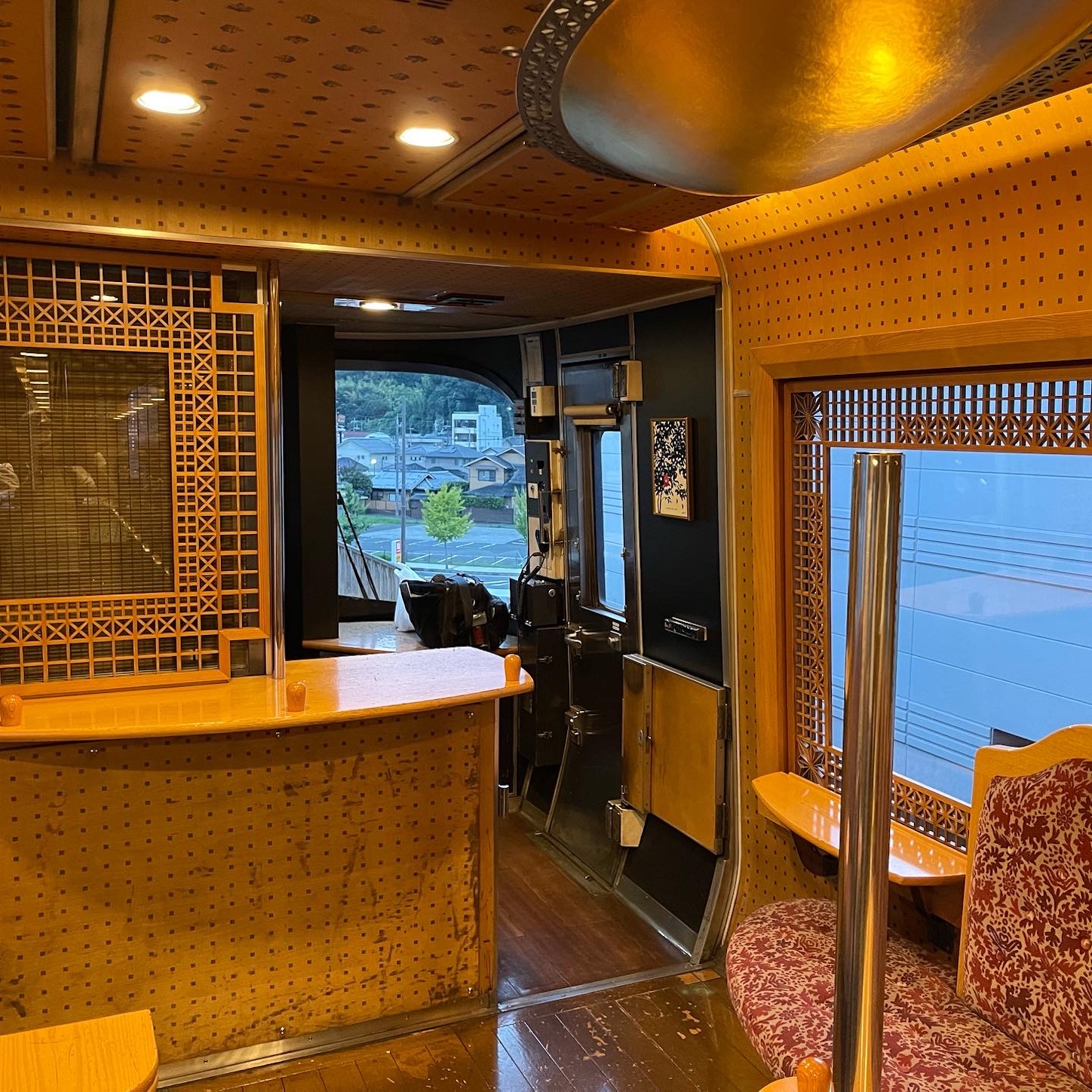 特急まいづるの車内