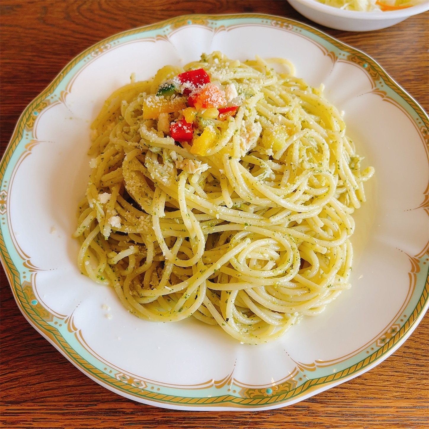 カンフォーラの蒸し鶏のジェノベーゼ
