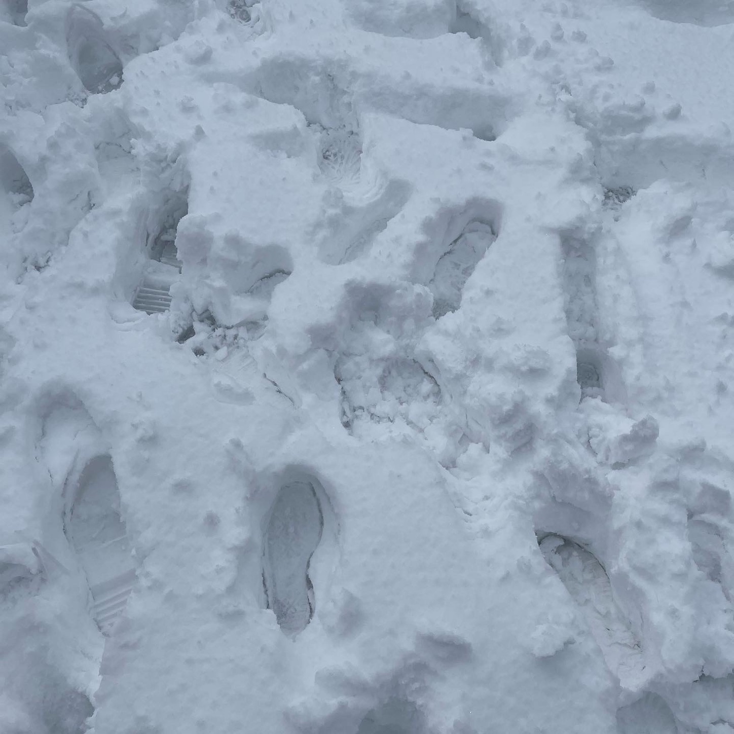 加賀温泉駅前の雪