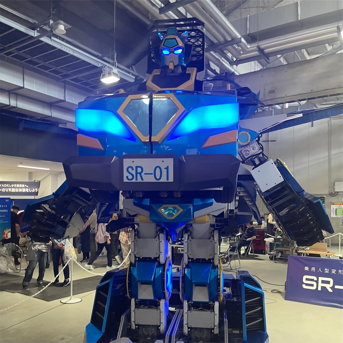 乗用人型変形ロボット「SR-01」の人型バージョン