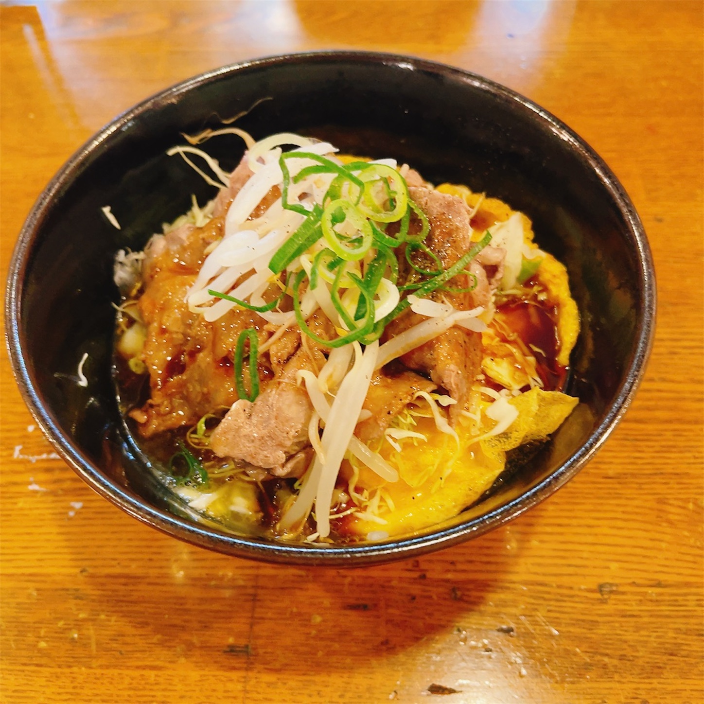 於巣路の豚肩ローススライス肉の焼き豚肉丼