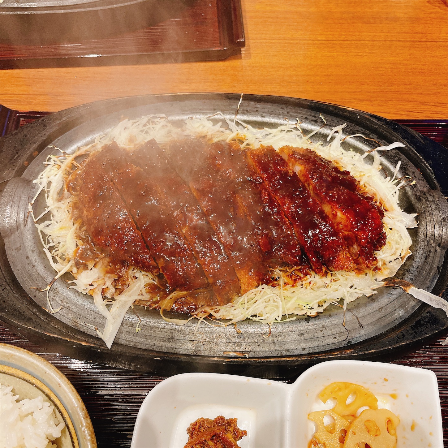 矢場とんの極上リブ鉄板とんかつセット