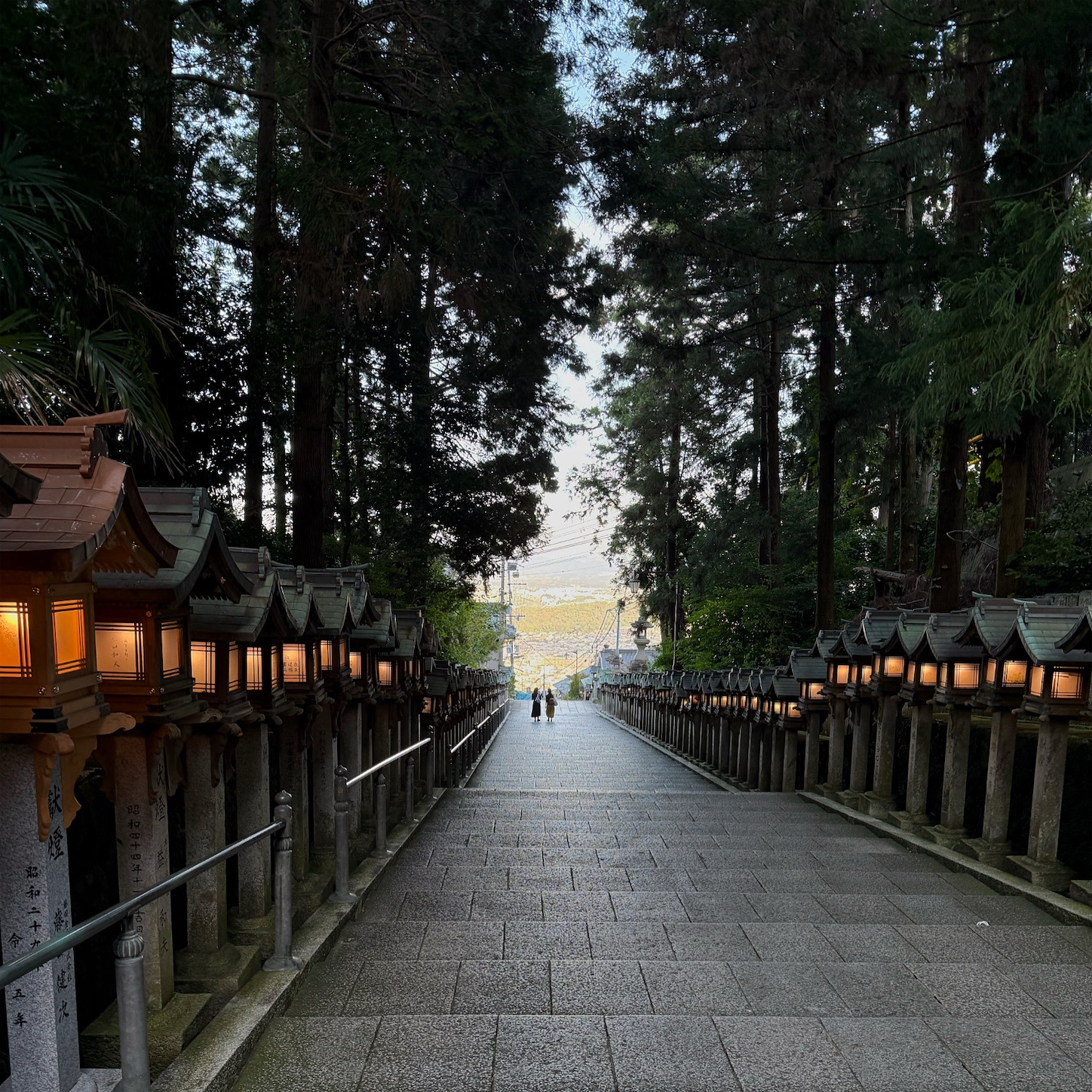 宝山寺参道