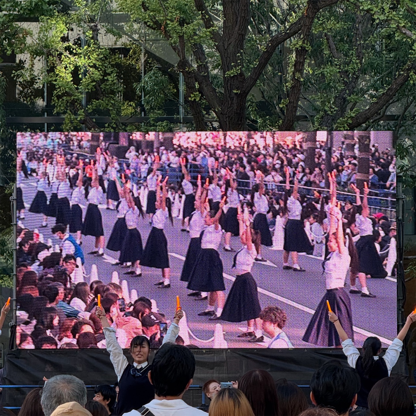 御堂筋ランウェイ２０２４のダンスパフォーマンス