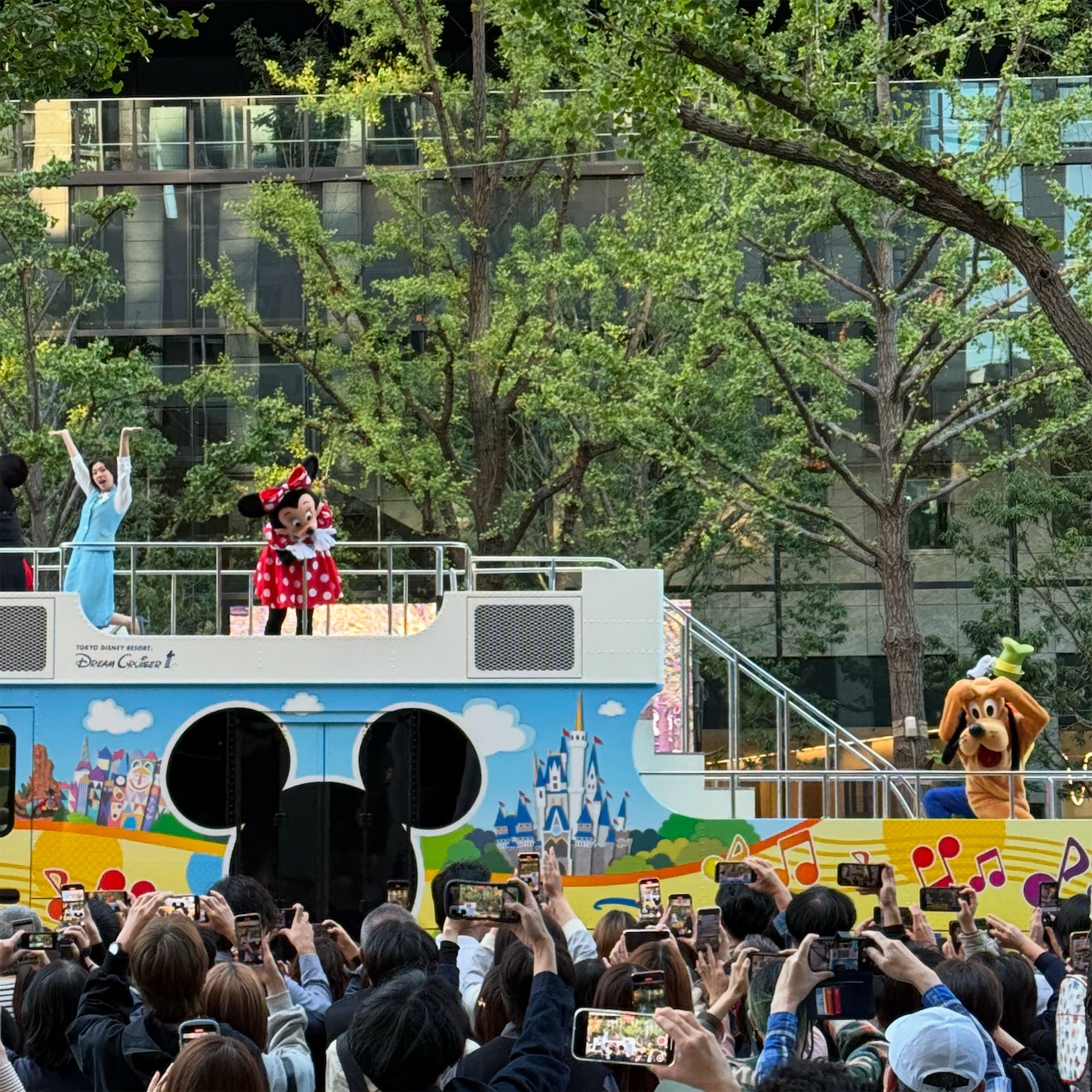 御堂筋のディズニーパレード