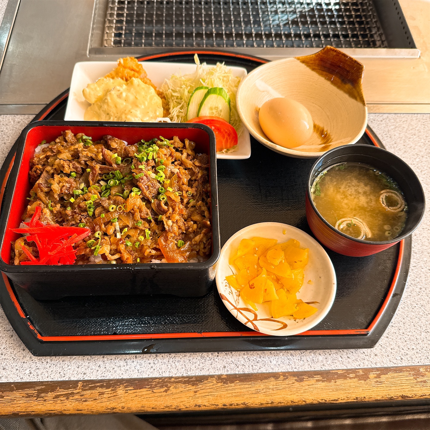 堀川レストランとむらの和牛牛丼と日向どりチキン南蛮 堀川レストランとむらの和牛牛丼と日向どりチキン南蛮