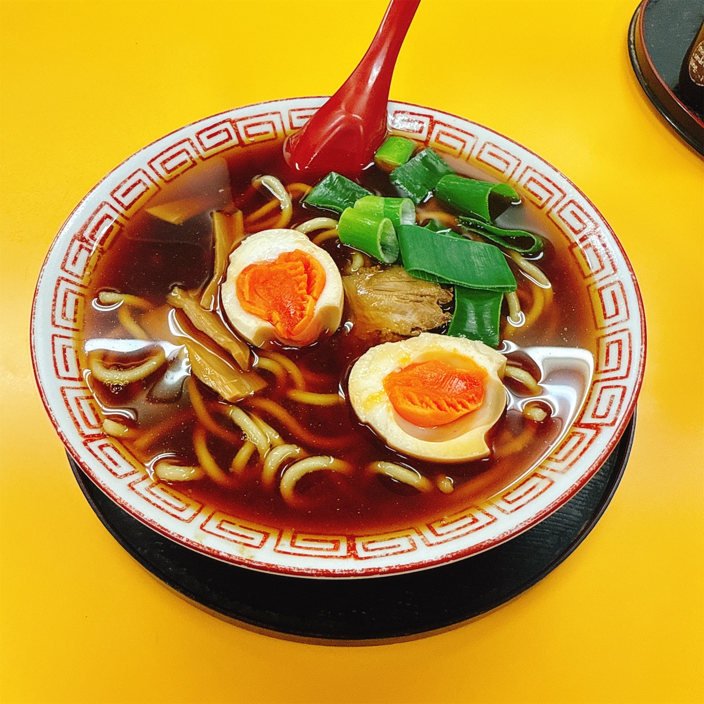 中華そばトライの味付玉子入り中華そば並