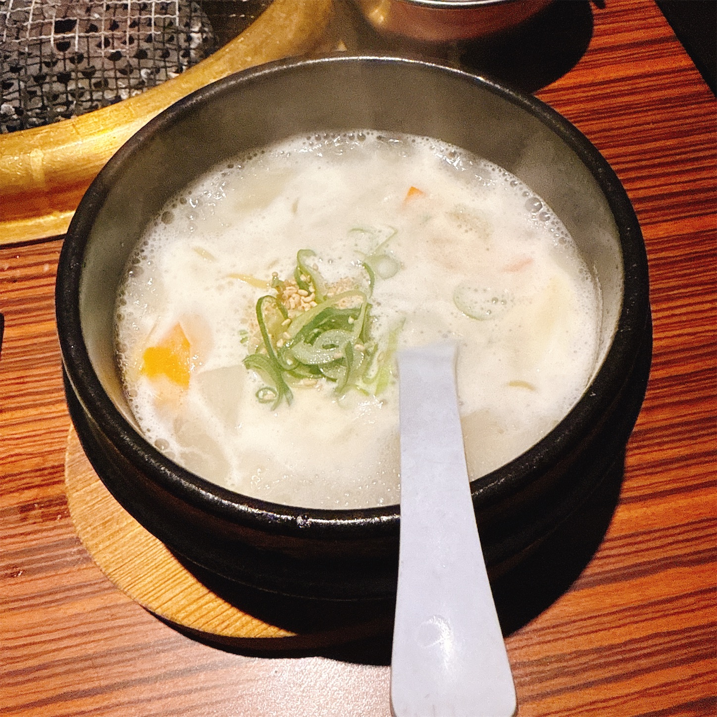 王道布施店の牛すじの白湯ラーメン
