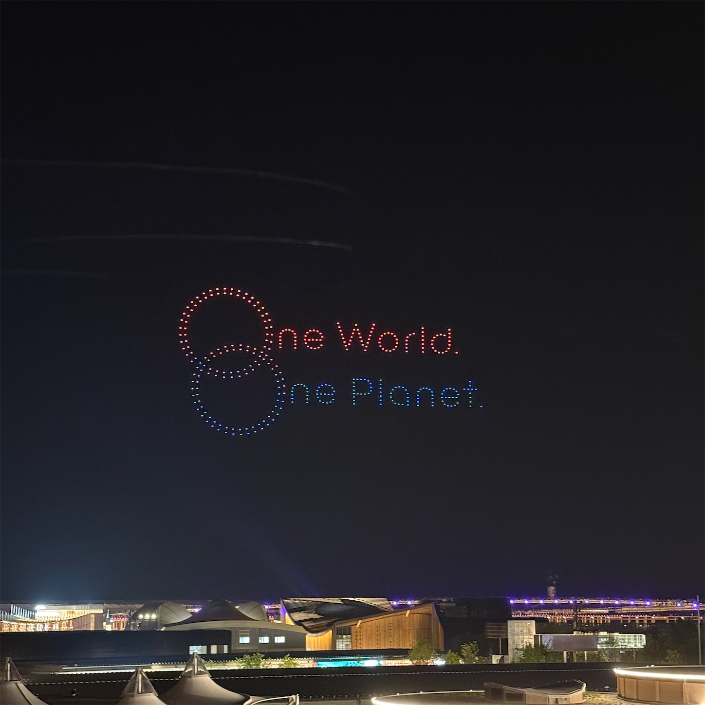 「One World, One Planet.」 「One World, One Planet.」