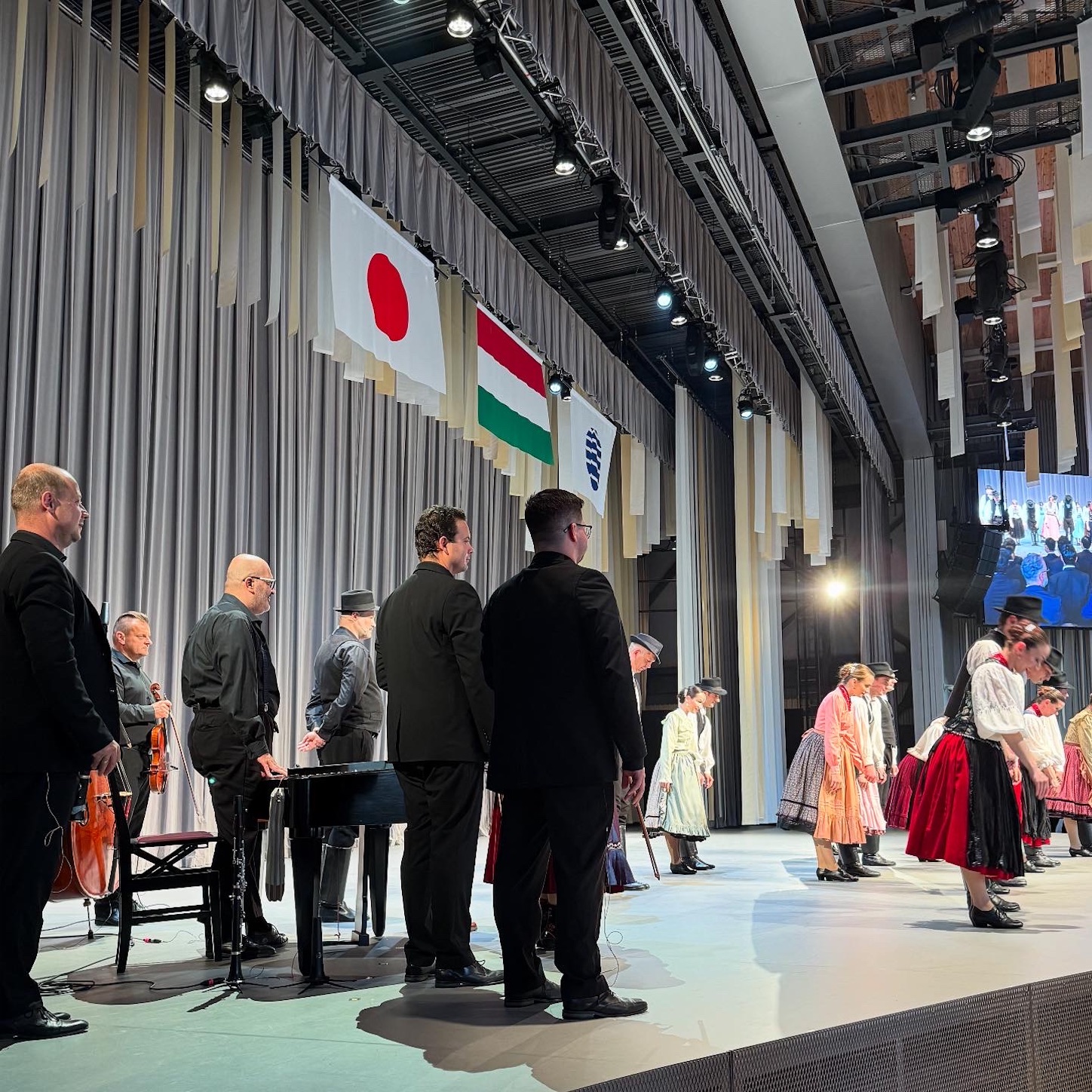 ハンガリー国立民族舞踊団による舞踊4